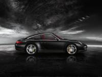Черный Porsche 911 вид сбоку