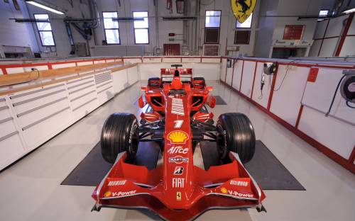 Красный балид Ferrari