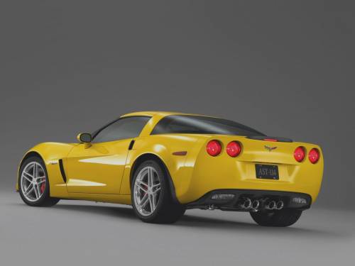 Желтый Chevrolet Corvette