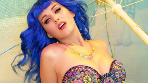 Katy Perry с синими волосами
