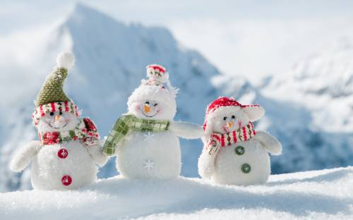 Снеговики в шарфиках