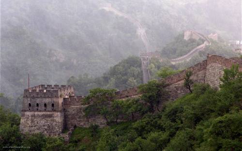 Великая китайская стена в тумане