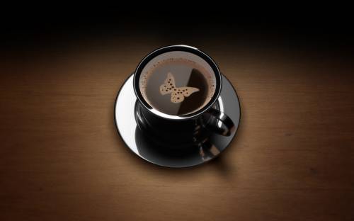 Пена на кофе в виде бабочки